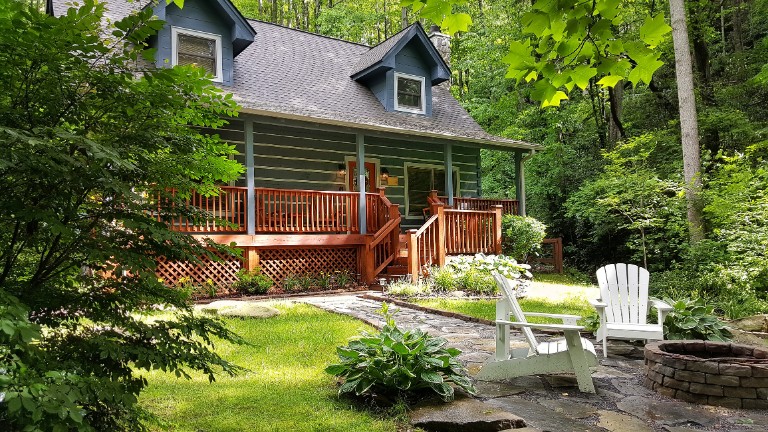 Exterior of Cozy Cabin